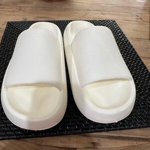 Beach slides pillow foam platform sandals. Size 9. Worn on one beach trip.